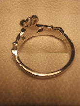 Load image into Gallery viewer, Woman's Sterling Silver Claddagh Ring