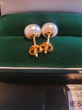 Load image into Gallery viewer, Pearl & Zircon 2 Piece Earrings