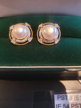 Load image into Gallery viewer, Pearl & Zircon 2 Piece Earrings