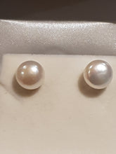Load image into Gallery viewer, Pearl & Zircon 2 Piece Earrings