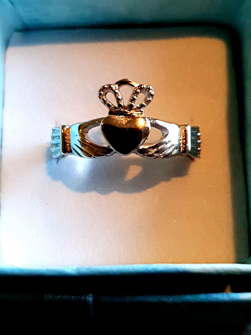 Woman's Sterling Silver Claddagh Ring