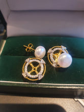 Load image into Gallery viewer, Pearl &amp; Zircon 2 Piece Earrings
